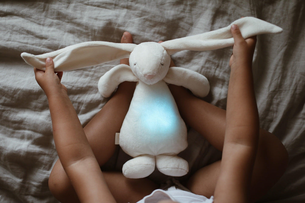 MOONIE Organic Humming Bunny with Lamp - POWDER - Big Head