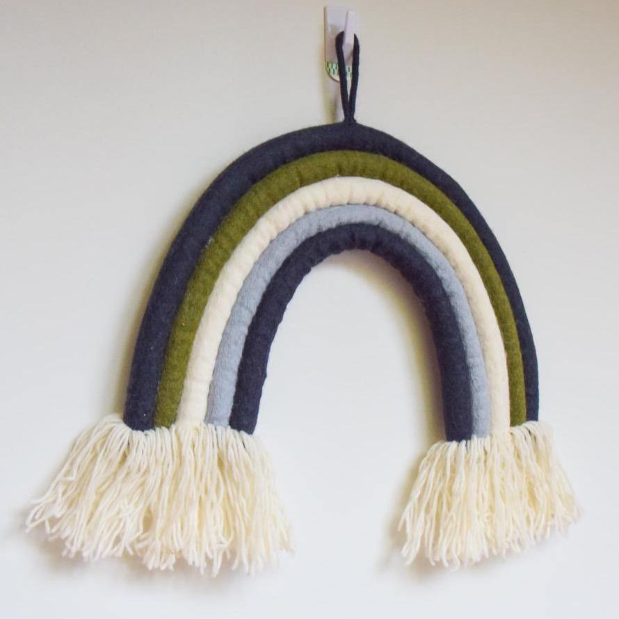 Rainbow Hanging - Forest - Big Head