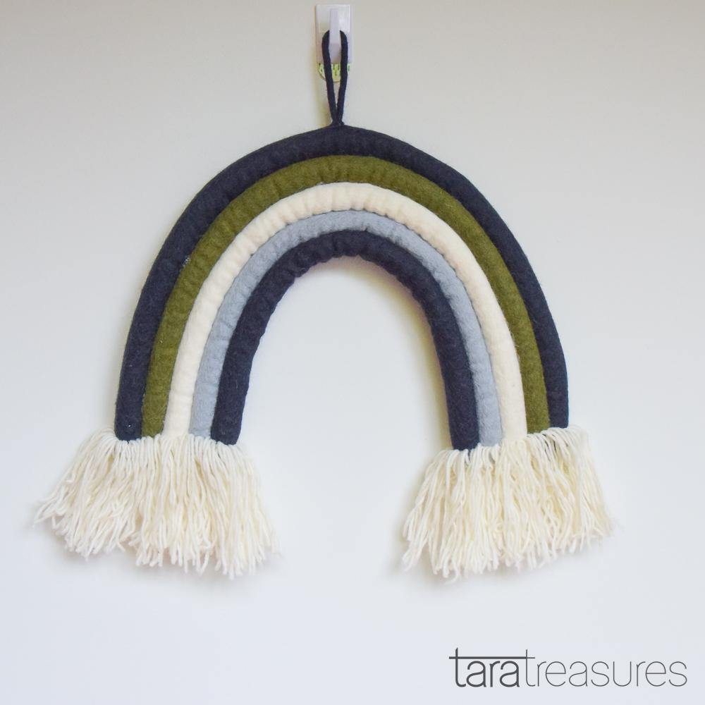 Rainbow Hanging - Forest - Big Head